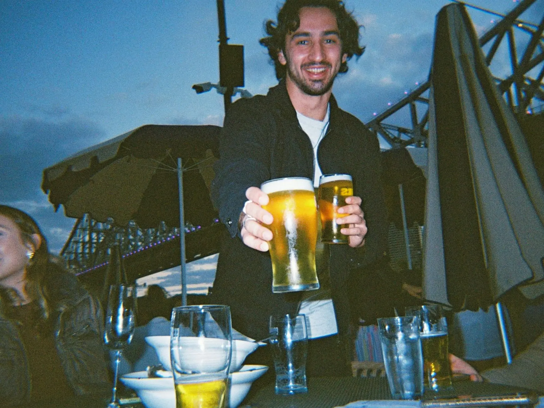 Freunde bei der Bierreise